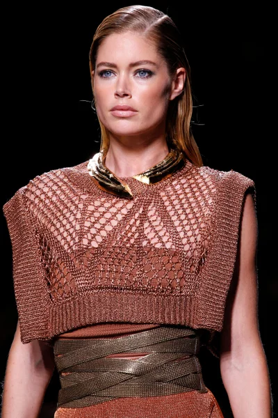 Look 16